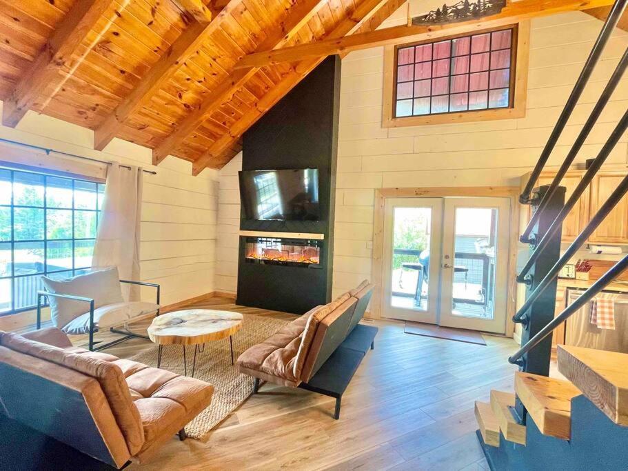 Modern Lake Side Nest• Hotub Fenced Yard King Beds Севьервилл Экстерьер фото
