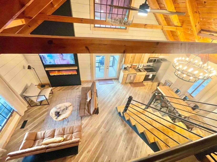 Modern Lake Side Nest• Hotub Fenced Yard King Beds Севьервилл Экстерьер фото