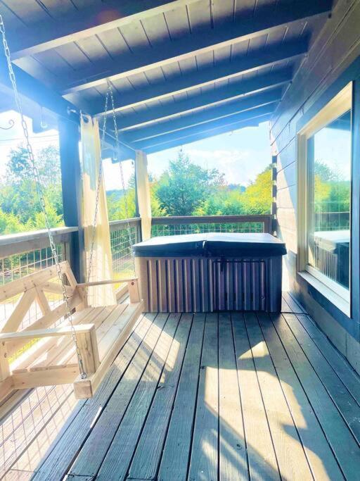 Modern Lake Side Nest• Hotub Fenced Yard King Beds Севьервилл Экстерьер фото