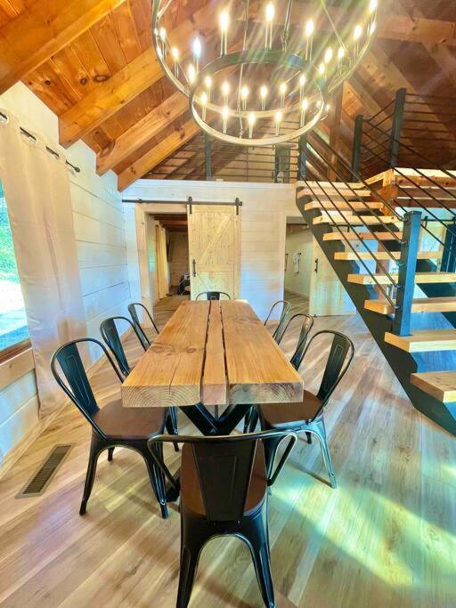 Modern Lake Side Nest• Hotub Fenced Yard King Beds Севьервилл Экстерьер фото