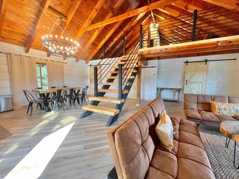 Modern Lake Side Nest• Hotub Fenced Yard King Beds Севьервилл Экстерьер фото
