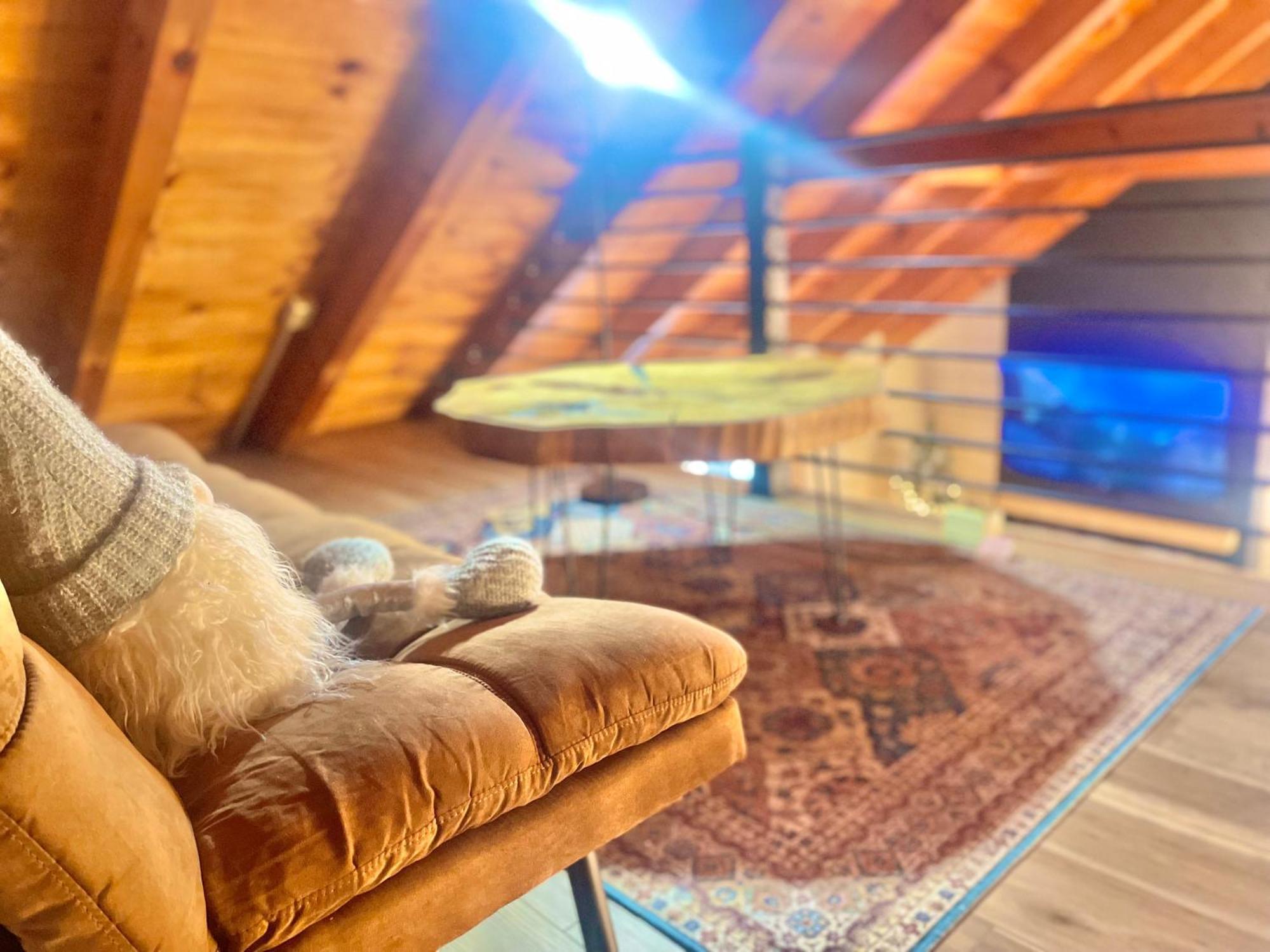 Modern Lake Side Nest• Hotub Fenced Yard King Beds Севьервилл Экстерьер фото